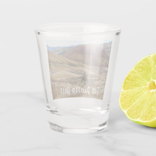 Foto kleurrijke gekleurde heuvels shot glas (Achterkant)