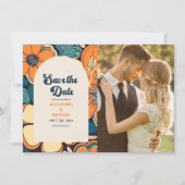 Foto Kleurrijke Groovy Retro 70s Bloemenbruiloft Save The Date (Voorkant)