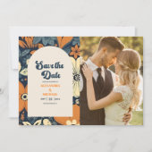 Foto Kleurrijke Groovy Retro 70s Bloemenbruiloft Save The Date (Voorkant)