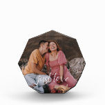 Foto Koppel Hart Gewoon Liefde Script<br><div class="desc">Dit ontwerp bevat uw beste foto met het moderne hartschrift "Gewoon Liefde".  Ideaal cadeau-idee voor pasgetrouwden,  huisverwarming,  jubileum en meer.</div>