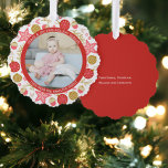 Foto krans ingelijst gepersonaliseerde kerst ornament kaart<br><div class="desc">Voeg je eigen foto en tekst toe aan deze aanpasbare hangende kerstkaart. Ideaal voor ornament of een ander evenement / gelegenheid .. gepersonaliseerd om aan uw wensen te voldoen .. ontworpen in een gedurfd modern roze en wit gehemelte met een plaats voor uw foto aan de voorkant, omgeven door een...</div>