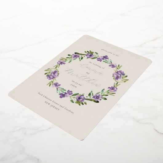 Foto Lila Paars Botanical Wreath Wedding Folie Uitnodiging (Gedraaid)