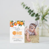 Foto Little Cutie Orange 1e verjaardagsuitnodiging Briefkaart (Staand voorkant)