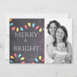 Foto Merry and Bright Chalkboard Feestdagenkaart<br><div class="desc">Levendige pastelkleuren voor feestdagen,  vrolijk en helder op een achtergrondfotofeestkaart. Pas deze seizoensgebonden vakantiekaart aan door uw eigen foto toe te voegen en de tekst aan te passen zodat deze uw eigen versie wordt.</div>