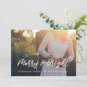 Foto Merry and Bright Modern Typografie Feestdagenkaart (Staand voorkant)