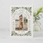 Foto Merry Kisses en Warm Wishes Berry Arch Feestdagenkaart (Staand voorkant)