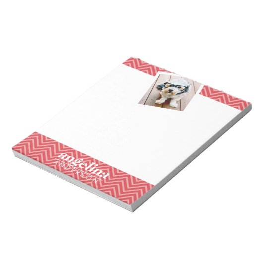 Foto met de aangepaste naam Red Chevron Pattern Notitieblok (Linkerzijde)