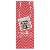 Foto met de aangepaste naam Red Chevron Pattern Wijn Cadeautas (Voorkant)