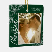 Foto met groene sneeuwvlokken voor eerste kerstmis keramisch ornament (Rechts)