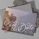 Foto met handschrift save the date<br><div class="desc">Curly leuke belettering "Save the Date" over volledige afloopfoto. aanpassen om de lettertypen van de bewerkbare tekst en backer te wijzigen. Brieven van Becky Nimoy</div>