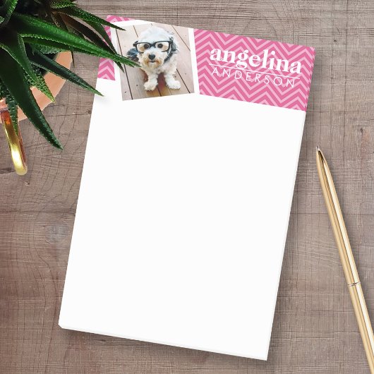 Foto met Hot Pink Chevron Pattern Aangepaste naam Post-it® Notes