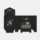 Foto met monogram bedankdoosjes (Uitgevouwen)