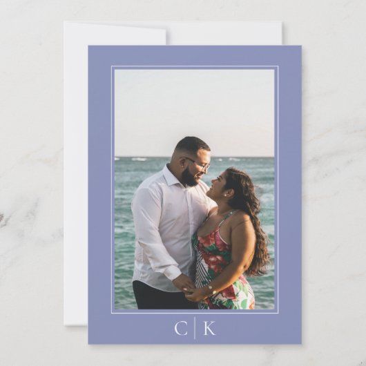 Foto met monogram en zeester in alikruikpaars save the date (Achterkant)