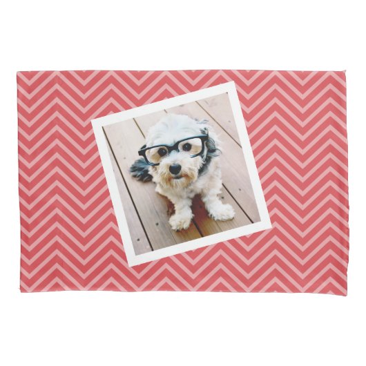 Foto met Red Chevron Pattern - Naam op achterzijde Kussensloop (Voorkant)