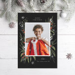Foto met rood en groen kerstfeest feestdagenkaart<br><div class="desc">Oorspronkelijke illustratie kerstbessen en sneeuwstukjes boven zwart met foto's van portret. Pas de rug aan zoals gewenst.</div>