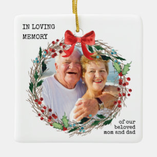 Foto met rouwkrans van hulst keramisch ornament