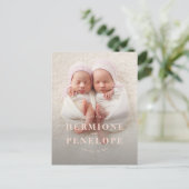 Foto met twee moderne typografische roze meisjes feestdagenkaart (Staand voorkant)