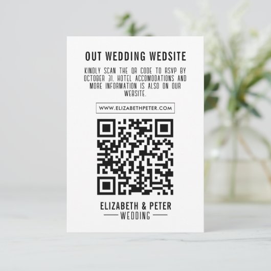 Foto Minimale Retro Zwart Bruiloft QR Code RSVP Kaartje (Staand voorkant)