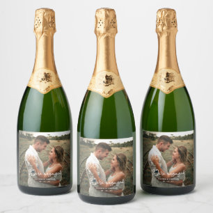 Foto Modern Script We zijn verloofd Verlovingsfees Sparkling Wijnetiket