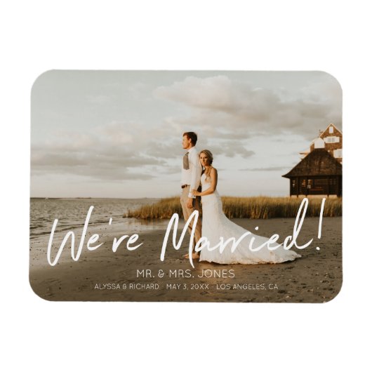 Foto Modern Wh Typografie Wedding Announcement Magneet (Horizontaal)