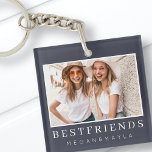 Foto Moderne beste vrienden BFF Sleutelhanger<br><div class="desc">Het ontwerp bestaat uit een leuke en speelse typografie met een sans serif- en serif-lettertype. Voeg een douanefoto toe.</div>