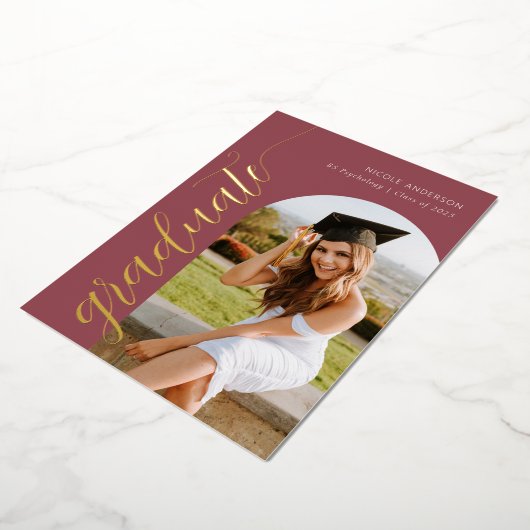 Foto Moderne Script Roos Roze Afstuderen Folie Uitnodiging (Gedraaid)