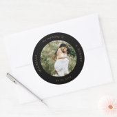 Foto Monogram Elegante Bruiloft Klassieke Ronde St Ronde Sticker (Envelop)