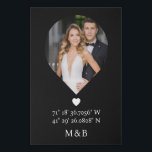 Foto: Monogram Romantic Heart Coodinates Modern Imitatie Canvas Print<br><div class="desc">Foto Monogram Romantic Heart Coodinates Modern Faux Canvas Print Art biedt je favoriete foto met je monogram en aangepaste coördinaten van lengte en breedte die speciaal voor je zijn in moderne scripttypografie. Perfect geschenk voor bruiloften,  verjaardag,  Kerstmis,  Valentijnsdag,  jubileum en nog veel meer. Ontworpen door ©Evco Studio www.zazzle.com/store/evcostudio</div>