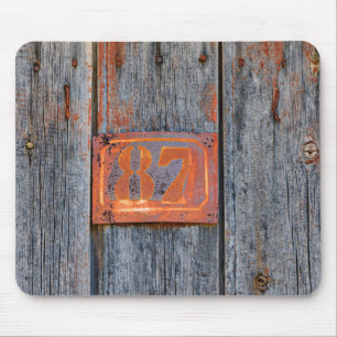 Foto: Old Grunge Rusty Metal House Number. 87 Muismat