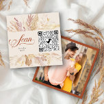 Foto Online RSVP QR Code Terracotta Botanisch Informatiekaartje<br><div class="desc">Aangepaste foto-bruiloft Website Online RSVP QR Code bijlage kaart in een duet terracotta en crème, als aanvulling op je trouwkleurenthema. Het scannen wordt in elegante kalligrafie gekarteld en de sjabloon wordt ingesteld voor het uploaden van uw QR-code en het aanpassen van de instructie indien u dat wenst. Deze botanische waterverf...</div>