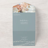 Foto op Back Sage Green Monogram en Wreate All In One Uitnodiging (Buitenkant)