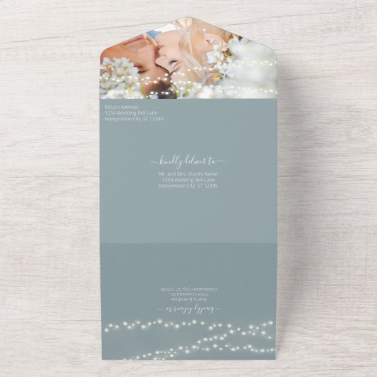 Foto op Back Sage Green Monogram en Wreate All In One Uitnodiging (Buitenkant)