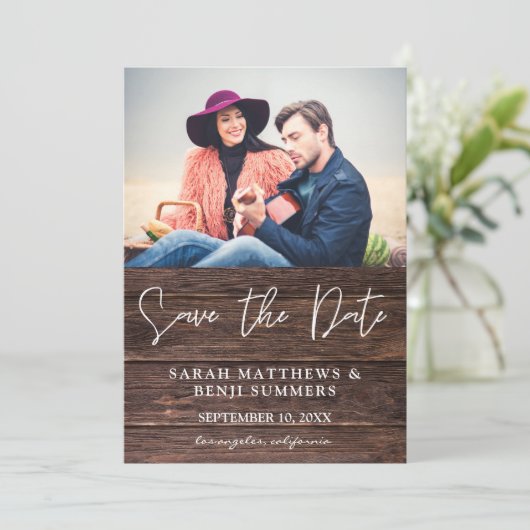 Foto op hout B Rustic Save the Date Kaart (Staand voorkant)