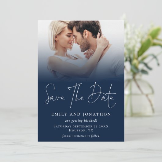 Foto Overlay QR Marine Blauw Wit Script Bruiloft Save The Date (Staand voorkant)