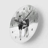 Foto paardenzwart en witte sneeuw ronde klok (Hoek)