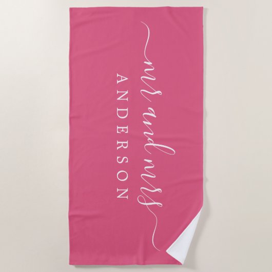 Foto Pas getrouwd de heer Mrs Hot Pink Monogrammed Strandlaken (Voorkant)