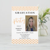 Foto Peach Polka Dots Graduation Party Uitnodiging (Staand voorkant)