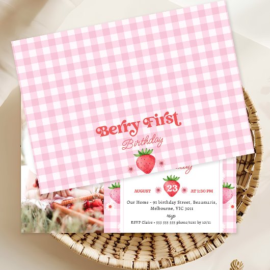 Foto Red Strawberry Berry Sweet 1st Birthday Kaart