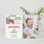 Foto: Red Tractor Birthday Invitations Kaart (Staand voorkant)