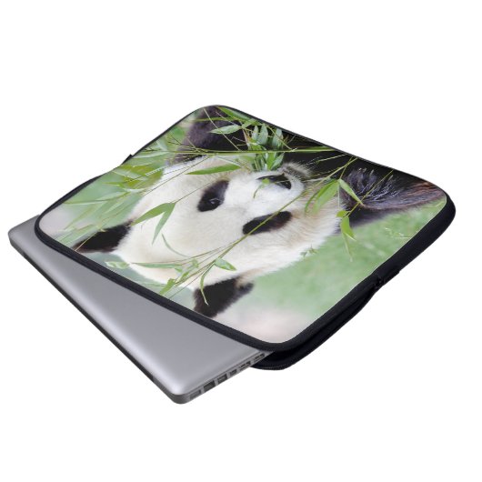 Foto: reuzenpanda, hoesjes voor dierendeltjes. laptop sleeve (Voorkant onderkant)