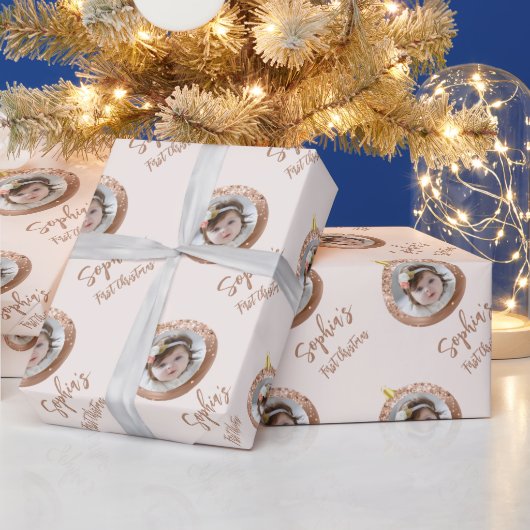 Foto Roos Gold Blush Baby's eerste kerstmis Cadeaupapier (Feestdagen)