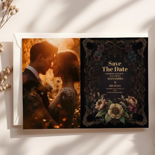 Foto Royal Victoriaans Gothic Floral Wedding Save The Date