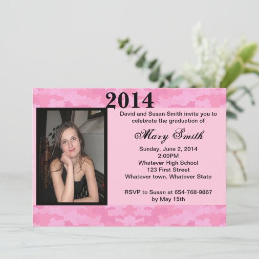 Foto Roze Camouflage Afstuderen Uitnodiging (Staand voorkant)