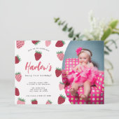 Foto Roze & Rode Aardbeien Berry eerste Verjaardag Kaart (Staand voorkant)