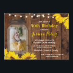 Foto Rustic Jar Birthday Party Wood Sunflower Kaart<br><div class="desc">Rustic Wood Birthday - om het even welke leeftijd - partijuitnodiging. Voeg gewoon uw foto toe en wijzig de tekst om uw partij aan te passen. Afdruk achteraan inbegrepen.</div>