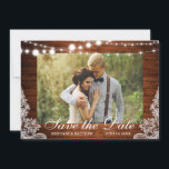 Foto Rustic Wood String Lights Save The Date<br><div class="desc">Rustic Wedding Wood String Lights Lace Foto opslaan Datum Kaart</div>