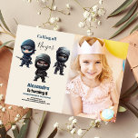 Foto Schattige Ninja Warrior Kids Verjaardagsfeest Kaart<br><div class="desc">Stap in de wereld van stealth en opwinding met onze "Ninja Birthday Karate Party uitnodiging." Dit is niet zomaar een uitnodiging; het is een oproep om een spannend avontuur aan te gaan gevuld met ninja bewegingen en karate schoppen. Laten we de details verkennen die deze uitnodiging de perfecte introductie maken...</div>