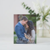 Foto slaat het moderne kalligrafische script van d save the date (Staand voorkant)