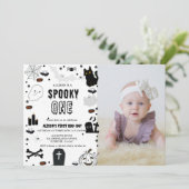 Foto Spooky One Halloween eerste verjaardagsfeestj Kaart (Staand voorkant)