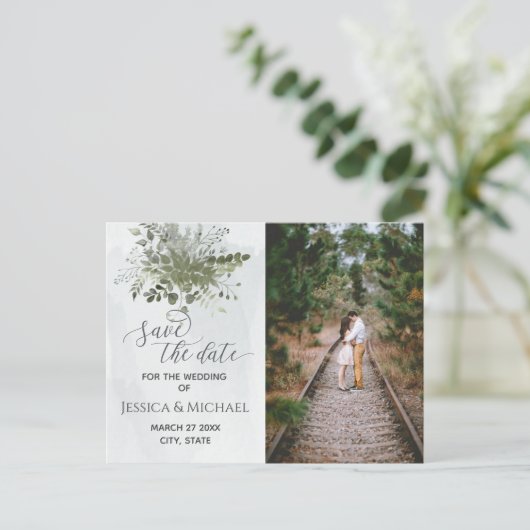 Foto stoffig blauw waterverf groen eucalyptus aankondigingskaart (Staand voorkant)